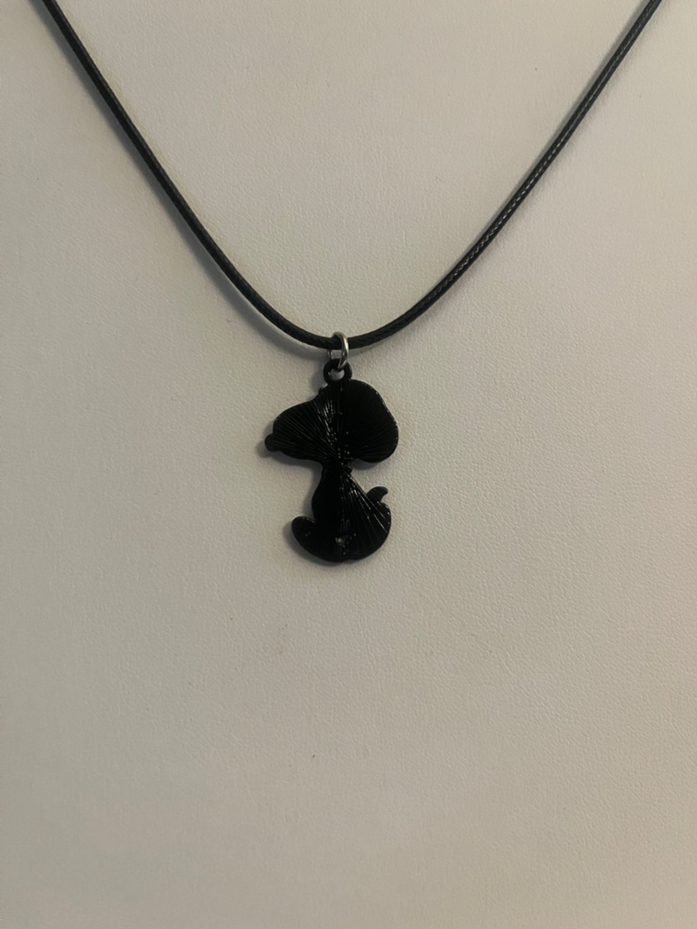 3/$15~Corded Snoopy Necklace - Picture 5 of 8